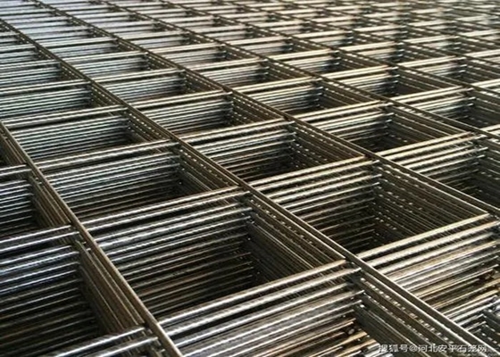 Kohlenstoffarmer Stahldraht Mesh Panels, 2-6m Länge schweißte Stahlzaun Panels