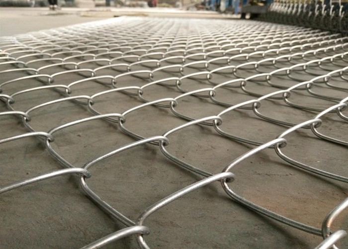 Heißer eingetauchter galvanisierter Kettenglied-Zaun Mesh 2.0-4.8mm für Sport-Feld
